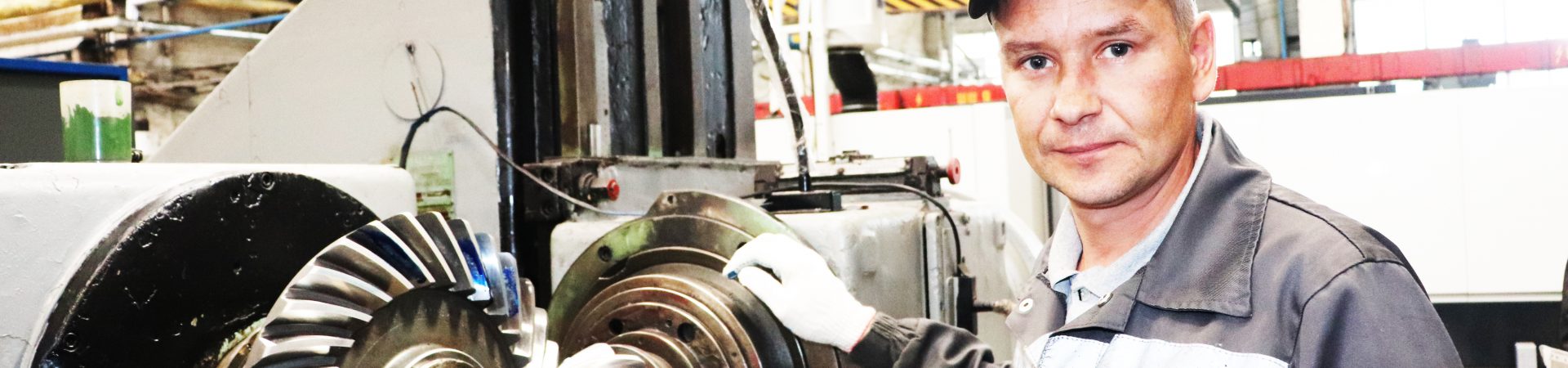 Конкурс профматерства слесарей-ремонтников на самом большом заводе холдинга