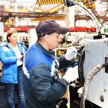 Конкурс профматерства слесарей-ремонтников на самом большом заводе холдинга