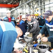 Конкурс профматерства слесарей-ремонтников на самом большом заводе холдинга